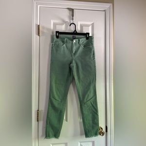 Green Gap capris skinny jeans